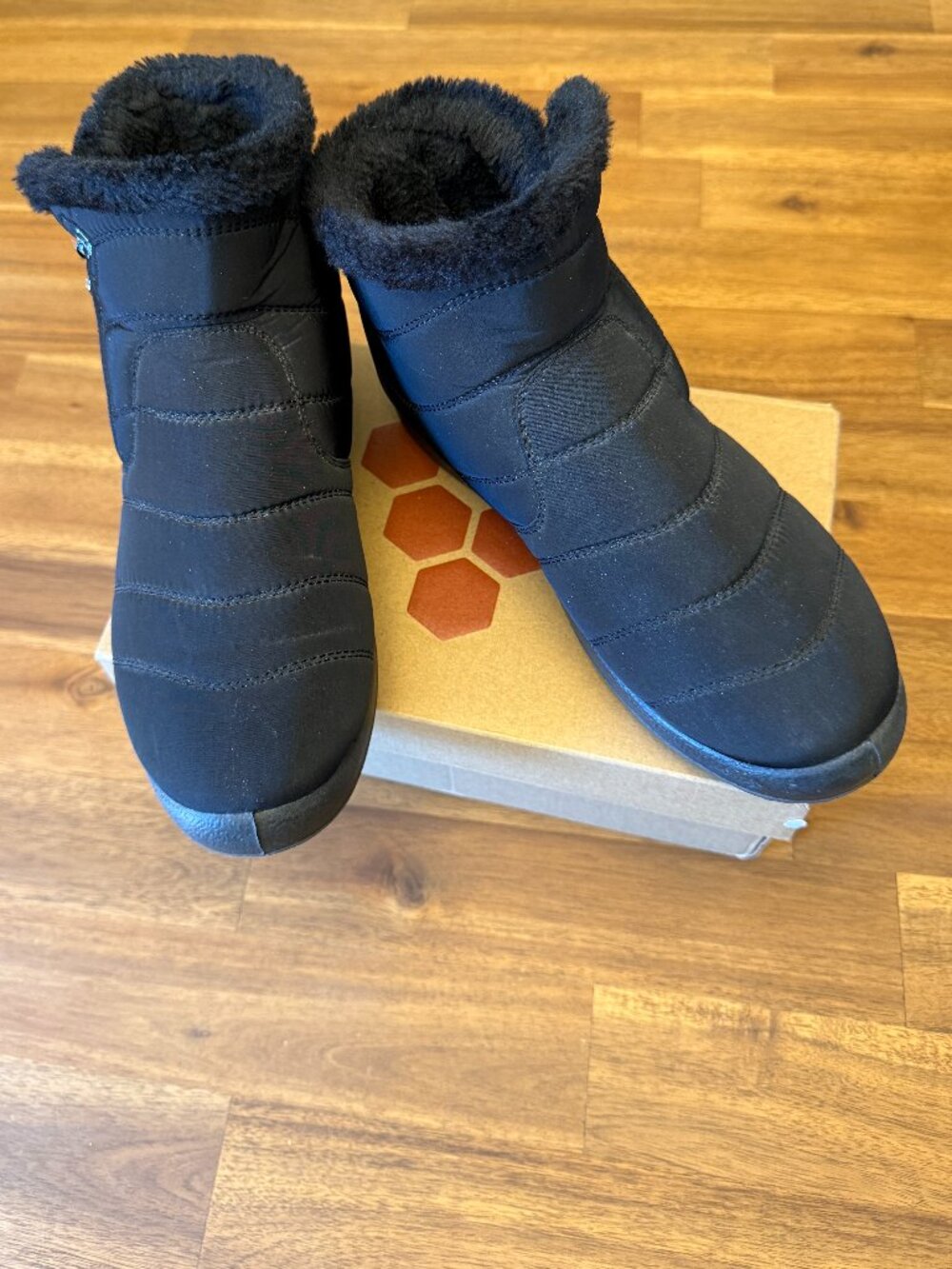 BJ Women Black Quilted Snow Boots Waterproof Faux Fur Lined Side Zip Ankle Sz 7